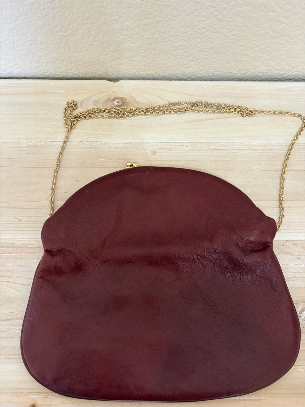 Tre Vero Leather Crossbody Bag with Gold Chain